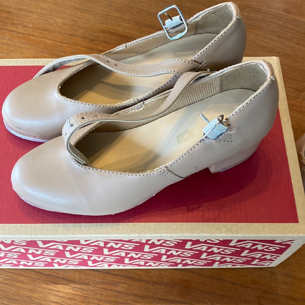 So’Dança girls tap shoes size 11.5. Barely used. Excellent condition